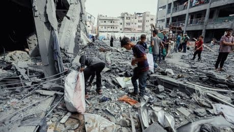Guerre à Gaza, jour 662 : raids israéliens meurtriers, les largages de vivres jugés insuffisants