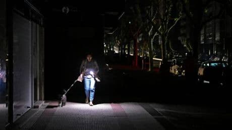 Une gigantesque panne d’électricité sème le chaos en Espagne et au Portugal : « C’est dingue de se sentir si vulnérable »