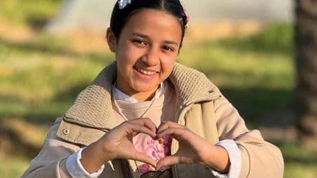 Asesinada en un ataque israelí, Yaqeen Hammad, la niña influencer que ayudaba a sobrevivir en Gaza