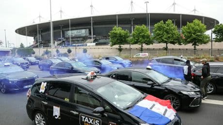 Transport sanitaire : les taxis achèvent un quatrième jour de manifestations en France