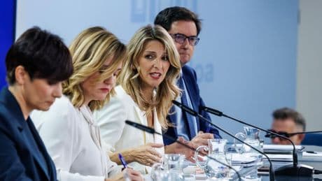 El Gobierno intenta contrarrestar la imagen de caos que alienta el PP: “España funciona”