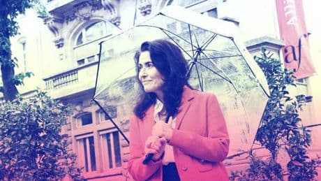 « Je revois ma mère, dans la cuisine, me tourner le dos pour me cacher sa peine » : les premiers jours en France de Jaleh Bradea, venue d’Iran