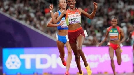 Beatrice Chebet se prepara para el doblete