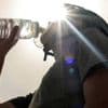 Boisson énergisante, café, eau gazeuse… Que faut-il boire pendant et après vos séances de sport ?