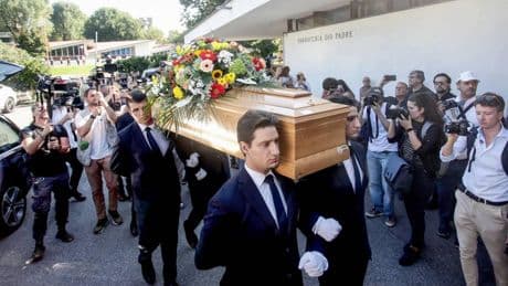 L'"ultima diretta" di Fede. L'addio con i suoi amici