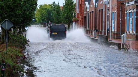 Wateroverlast door regen in noorden Nederland