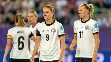 Aufstellung überrascht alle - Bundestrainer setzt unseren Top-Star auf die Bank!