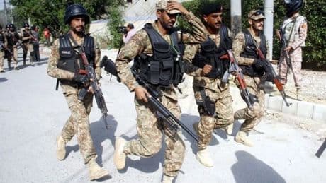 Pakistan'da ordu ile militanlar çatışma: 7 ölü