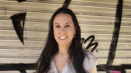 Isabel Ferrández, psicóloga: ''Creemos que los otros nos perciben de forma más negativa de lo que realmente lo hacen''