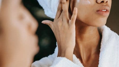 Cristina Eguren, dermatóloga: "Sigue siendo uno de los mejores aliados para mantener la piel sana"