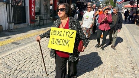 Emekli kadınlar geçim sıkıntısını anlatıyor: "Sürünüyoruz, yaşamıyoruz"