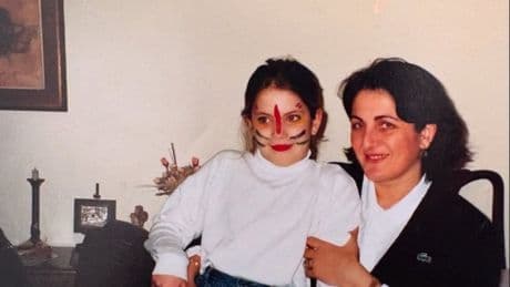 Ünlü oyuncu çocukluk fotoğrafını paylaştı: 'Nasıl anlamadın anne'