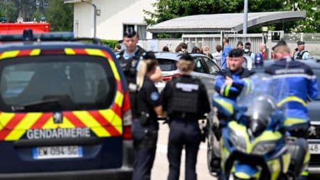 Un alumno de 14 años mata a puñaladas a una vigilante en una escuela francesa