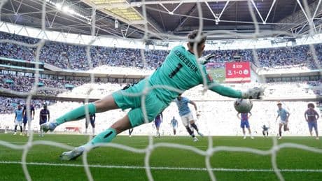 ‘Absolutely pathetic’ decision as Dean Henderson avoids red card at Wembley