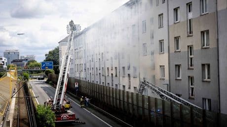 Essen: Feuerwehr sperrt A40 wegen Kellerbrand auf Kruppstraße