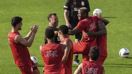 Galatasaray'da Başakşehir maçı öncesi neşeli idman