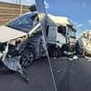 Vrachtwagen rijdt in op file op A12 in Wilrijk: rijbaan richting Antwerpen volledig versperd
