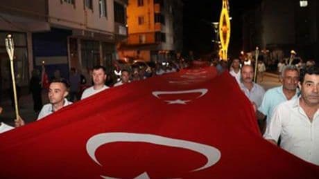 Muş'un Malazgirt ilçesinde Türk bayrağı ve meşalelerle fener alayı düzenlendi