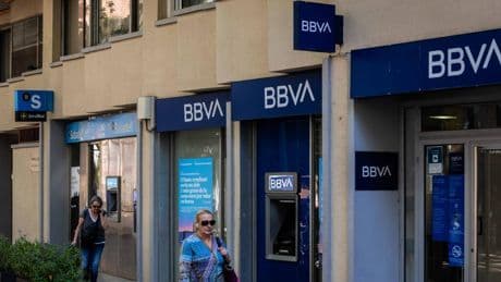 BBVA araña seis puntos al Sabadell en cuota de mercado de pymes en Catalunya