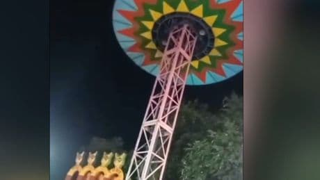 Horror-Moment auf Rummel - Fahrgäste stürzen 15 Meter in die Tiefe