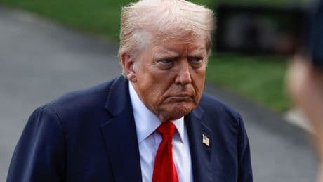 Trump, Yankees beyzbol takımının maçını izlediği sırada protesto edildi