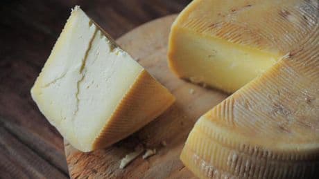Francia, è allarme listeriosi: due morti. Maxi richiamo di formaggi contaminati