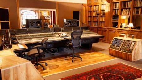A Saint-Rémy-de-Provence, La Fabrique, une « résidence » pour légendes du rock ou nouvelles idoles de la pop
