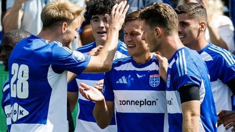 Zoon Thijs doet vader Joseph de das om: PEC Zwolle klopt FC Twente