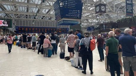 Child assaulted by stranger at Glasgow Central as police hunt man 'who got train to Dalmuir'