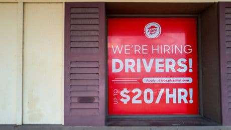 Chômage en hausse, créations de postes au ralenti : le marché du travail américain en berne