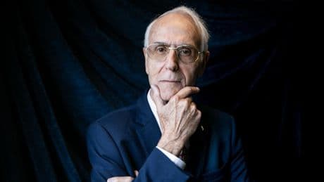Manuel Sans Segarra, doctor: “Lo peor que puede hacer un ser humano es sentarse en el sofá delante de la televisión y tragarse lo que sea, porque te olvidas de hacer funcionar la mente”
