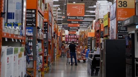 Los gigantes del retail en EE UU suben precios y buscan nuevos países de importación por los aranceles