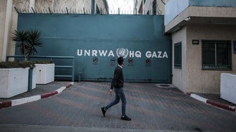 İsrail, Gazze'de UNRWA'ya ait üç okulu bombaladı