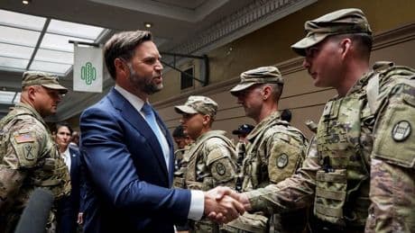 Besuch bei der Nationalgarde: Vance und Hegesth in Washington ausgebuht