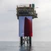 Greenpeace installeert gigantisch kunstwerk op gasplatform van Shell in Noordzee