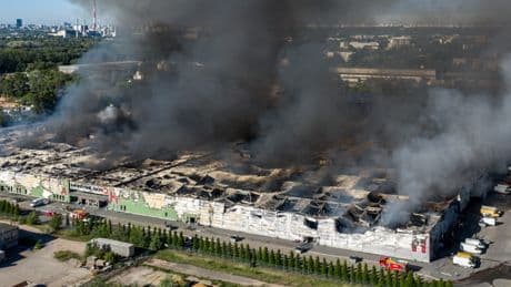 Sabotage durch Geheimdienste: Russland soll Brand in Einkaufszentrum beauftragt haben: Polen schließt Konsulat