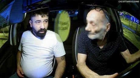 Şoföre saldırıp taksiyi gasbetti... 9 kilometre sonra kaza yapınca yakalandı