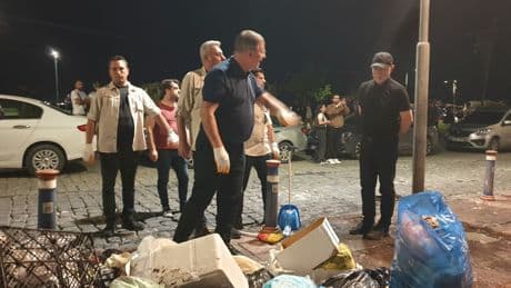 İzBB Başkanı Cemil Tugay grev kırıcılığı yaparak çöp topladı