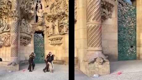 Vernice rossa sulla facciata della Sagrada Familia: il nuovo blitz degli ambientalisti