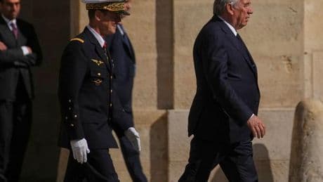 François Bayrou dénonce des forces politiques « en guerre civile ouverte les unes avec les autres » et « ensemble pour abattre le gouvernement »