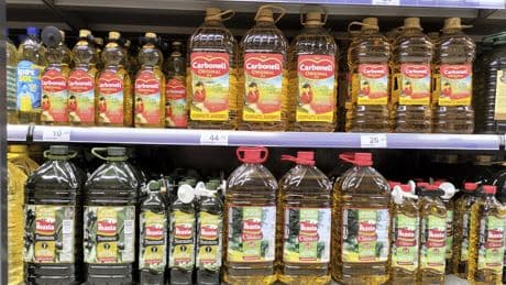 El aceite de oliva que ya parte hacia EEUU vía marítima empieza a sufrir los aranceles de Trump