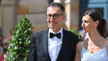 Cem Özdemir in Bayreuth: Pärchenauftritt mit Freundin Flavia Zaka