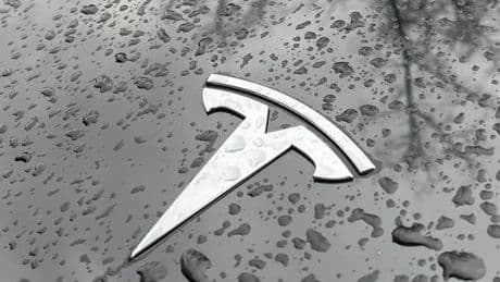 Des ventes quasiment divisées par deux en Europe: Tesla va-t-il pouvoir se relancer avec son nouveau SUV?