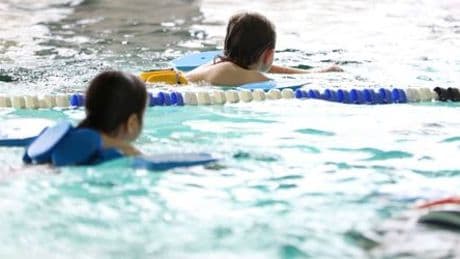 Badetote: Linke fordert verpflichtenden Schwimmunterricht an Grundschulen
