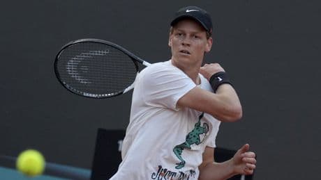 Jannik Sinner clarifies relationship status after photos with model surface