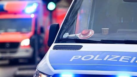 Essen: 20-Jähriger verliert Kontrolle über BMW – zwei Verletzte
