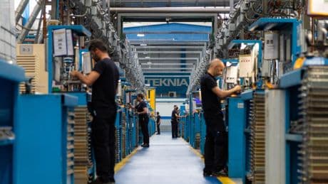 Teknia, a contracorriente