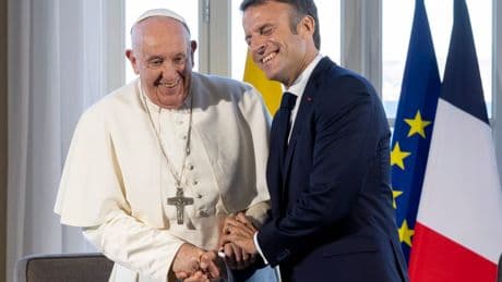 Mort du pape François : la classe politique française, entre affinités et distance