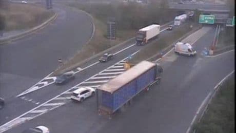 Autocisterna a fuoco sulla A1: code infinite e traffico bloccato