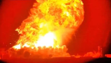 La nave Starship de SpaceX explota en una gigantesca bola de fuego durante una prueba